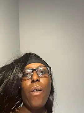 CinnaCakesss online show from 3, 3, 2026