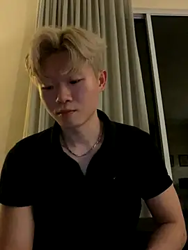 Snapshot of zachlee_69 chatting on 14, 12, 2025 zachlee 69 online show from 14, 12, 2025