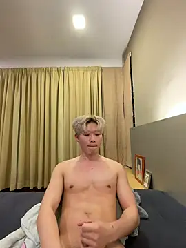 Snapshot of zachlee_69 chatting on 4, 4, 2026 zachlee 69 online show from 4, 4, 2026