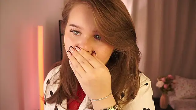 Anna Nicol online show from 5, 12, 2025