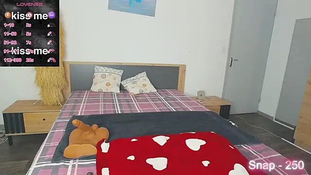 Snapshot of EvaLone1 chatting on 19, 9, 2025 EvaLone1 online show from 19, 9, 2025