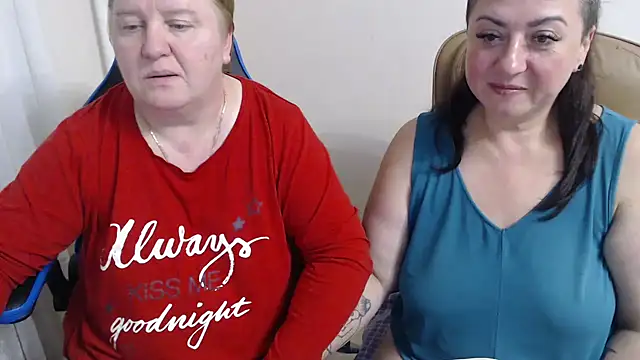 Snapshot of Bertie_Adeline chatting on 8, 10, 2025 Bertie Adeline online show from 8, 10, 2025