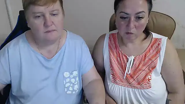 Snapshot of Bertie_Adeline chatting on 12, 10, 2025 Bertie Adeline online show from 12, 10, 2025