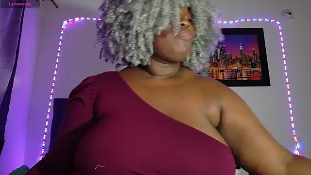 Snapshot of ebony_NeighborMoans chatting on 6, 5, 2026 ebony NeighborMoans online show from 6, 5, 2026