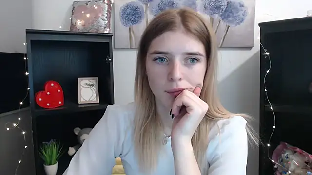 JuiceLips   online show from 14, 11, 2025