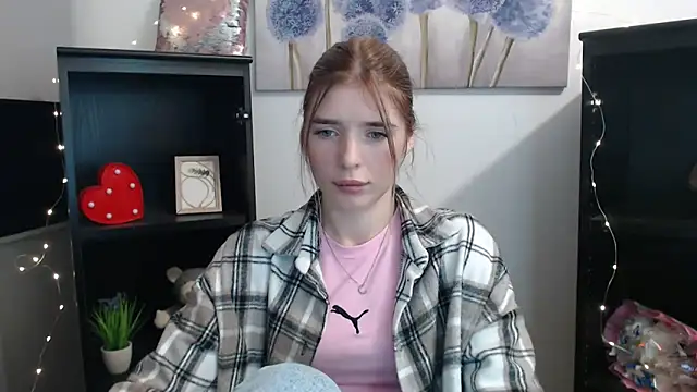 JuiceLips   online show from 19, 11, 2025