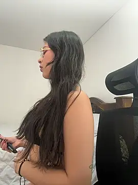 Snapshot of CatadeLuca chatting on 4, 2, 2026 CatadeLuca online show from 4, 2, 2026