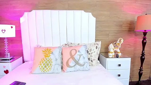 ScarletMore online show from 11, 4, 2026