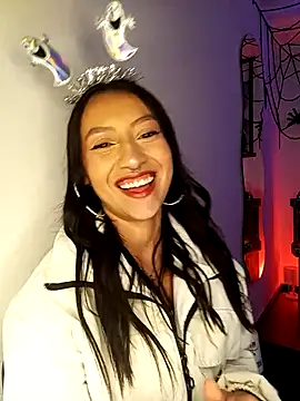 Snapshot of Luna_Moo_ chatting on 8, 10, 2025 Luna Moo online show from 8, 10, 2025