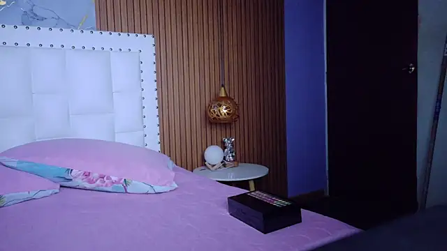 Snapshot of mamaneedsfun chatting on 8, 11, 2025 mamaneedsfun online show from 8, 11, 2025