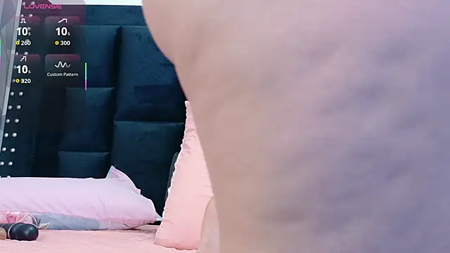 Snapshot of mamaneedsfun chatting on 13, 11, 2025 mamaneedsfun online show from 13, 11, 2025