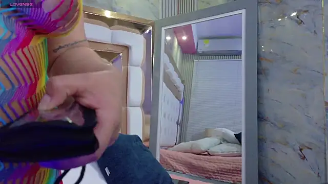 Snapshot of mamaneedsfun chatting on 23, 11, 2025 mamaneedsfun online show from 23, 11, 2025