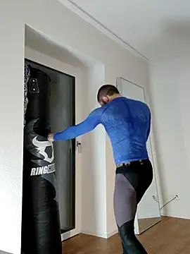 Snapshot of EyesNeverLies chatting on 28, 9, 2025 EyesNeverLies online show from 28, 9, 2025