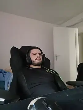 Snapshot of EyesNeverLies chatting on 31, 10, 2025 EyesNeverLies online show from 31, 10, 2025