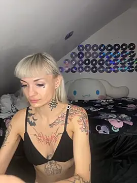 Snapshot of FluffySlutt chatting on 18, 9, 2025 FluffySlutt online show from 18, 9, 2025