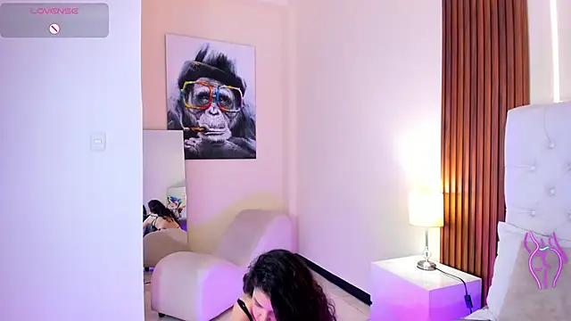 Snapshot of IrisLaurent chatting on 2, 11, 2025 IrisLaurent online show from 2, 11, 2025