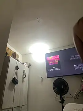 Snapshot of skullvalu chatting on 11, 4, 2026 skullvalu online show from 11, 4, 2026