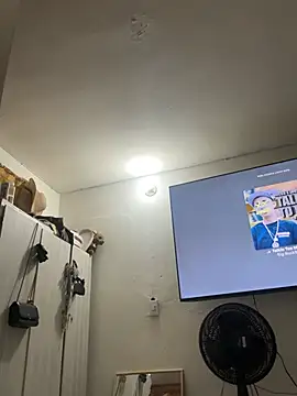 Snapshot of skullvalu chatting on 24, 4, 2026 skullvalu online show from 24, 4, 2026