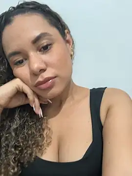 Snapshot of angie_leonn chatting on 13, 7, 2026 angie leonn online show from 13, 7, 2026