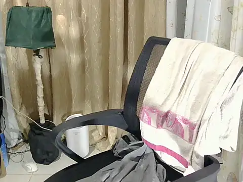 Pink Scarlet online show from 21, 11, 2025