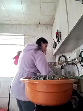 Snapshot of lindasyt chatting on 18, 12, 2025 lindasyt online show from 18, 12, 2025