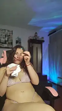 Snapshot of lindasyt chatting on 1, 4, 2026 lindasyt online show from 1, 4, 2026