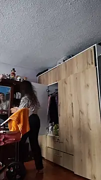 Snapshot of lindasyt chatting on 5, 4, 2026 lindasyt online show from 5, 4, 2026