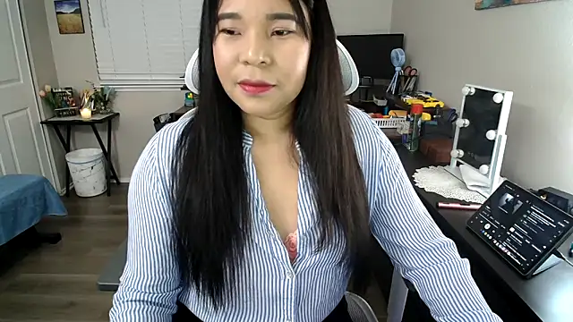 Snapshot of SHEILYN_ chatting on 7, 4, 2026 SHEILYN online show from 7, 4, 2026