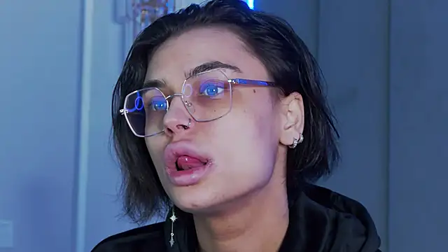 Snapshot of VioletAsh chatting on 7, 2, 2026 VioletAsh online show from 7, 2, 2026