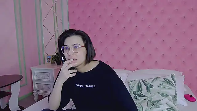 Snapshot of VioletAsh chatting on 1, 3, 2026 VioletAsh online show from 1, 3, 2026