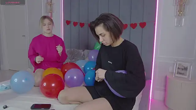 Snapshot of VioletAsh chatting on 4, 3, 2026 VioletAsh online show from 4, 3, 2026