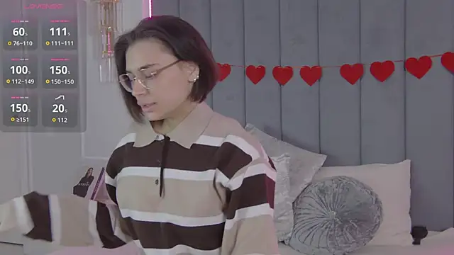 Snapshot of VioletAsh chatting on 5, 3, 2026 VioletAsh online show from 5, 3, 2026