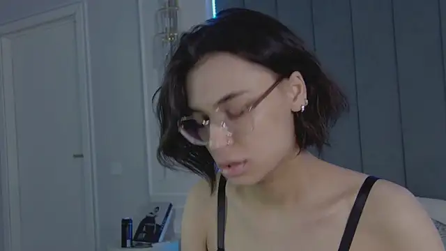 Snapshot of VioletAsh chatting on 2, 4, 2026 VioletAsh online show from 2, 4, 2026