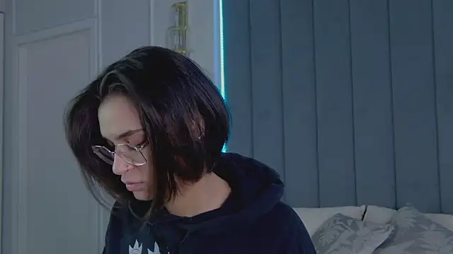 Snapshot of VioletAsh chatting on 9, 4, 2026 VioletAsh online show from 9, 4, 2026