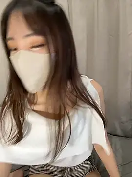 Snapshot of riri__nyan_o0 chatting on 8, 10, 2025 riri nyan o0 online show from 8, 10, 2025