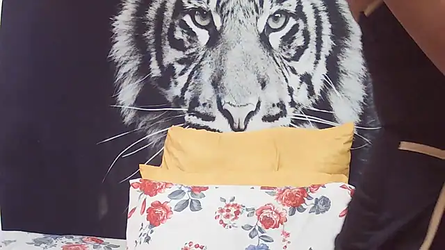 SweetPortableAmber online show from 26, 2, 2026