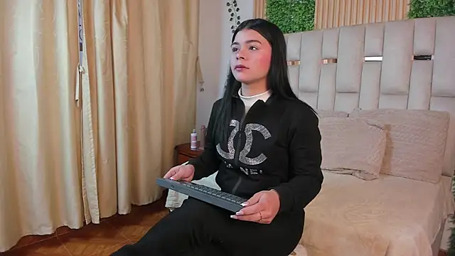 Snapshot of Jade_Nmm chatting on 13, 1, 2026 Jade Nmm online show from 13, 1, 2026