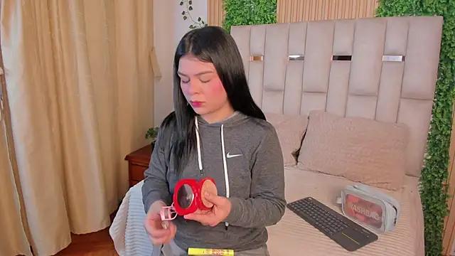 Snapshot of Jade_Nmm chatting on 14, 4, 2026 Jade Nmm online show from 14, 4, 2026