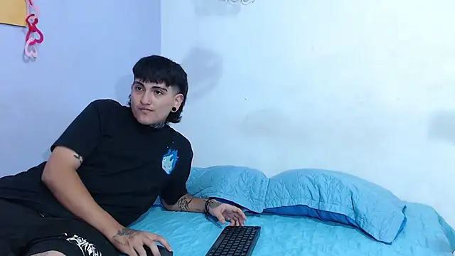 Snapshot of onixandghosty1 chatting on 5, 12, 2025 onixandghosty1 online show from 5, 12, 2025