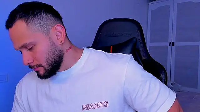 Snapshot of andrewcorey1 chatting on 6, 10, 2025 andrewcorey1 online show from 6, 10, 2025