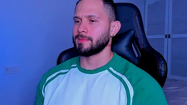 Snapshot of andrewcorey1 chatting on 8, 10, 2025 andrewcorey1 online show from 8, 10, 2025