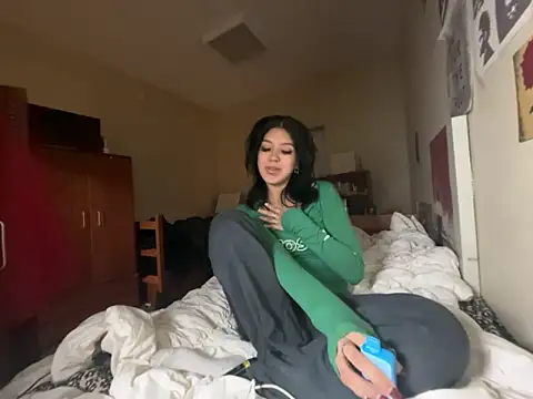 petitelatinateen online show from 3, 2, 2026