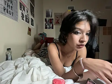 petitelatinateen online show from 3, 4, 2026