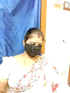 Snapshot of sushma26 chatting on 25, 10, 2025 sushma26 online show from 25, 10, 2025