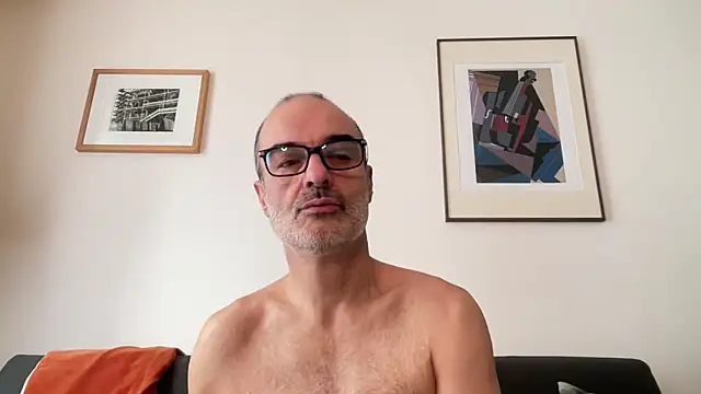 Snapshot of Milkywaymen chatting on 11, 3, 2026 Milkywaymen online show from 11, 3, 2026