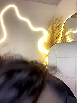 Zoe Serrat online show from 22, 10, 2025