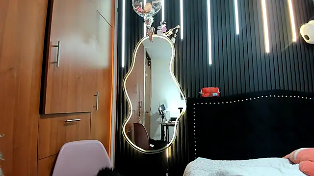 scarletr red online show from 8, 1, 2026