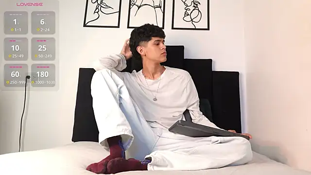 Snapshot of alexmark_ chatting on 7, 1, 2026 alexmark online show from 7, 1, 2026