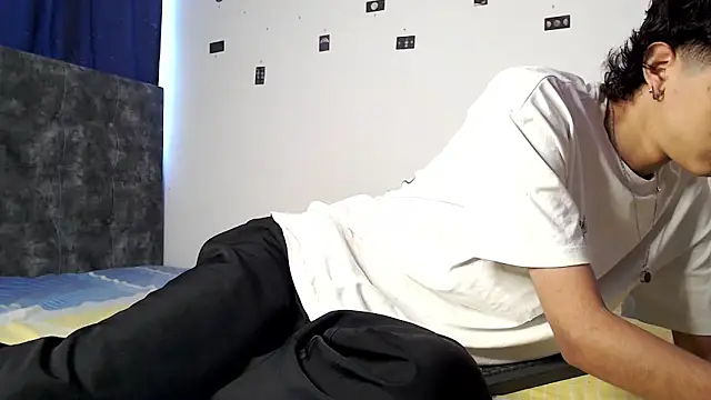 Snapshot of alexmark_ chatting on 16, 4, 2026 alexmark online show from 16, 4, 2026