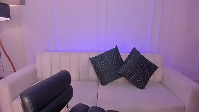 LeahNovac online show from 27, 11, 2025